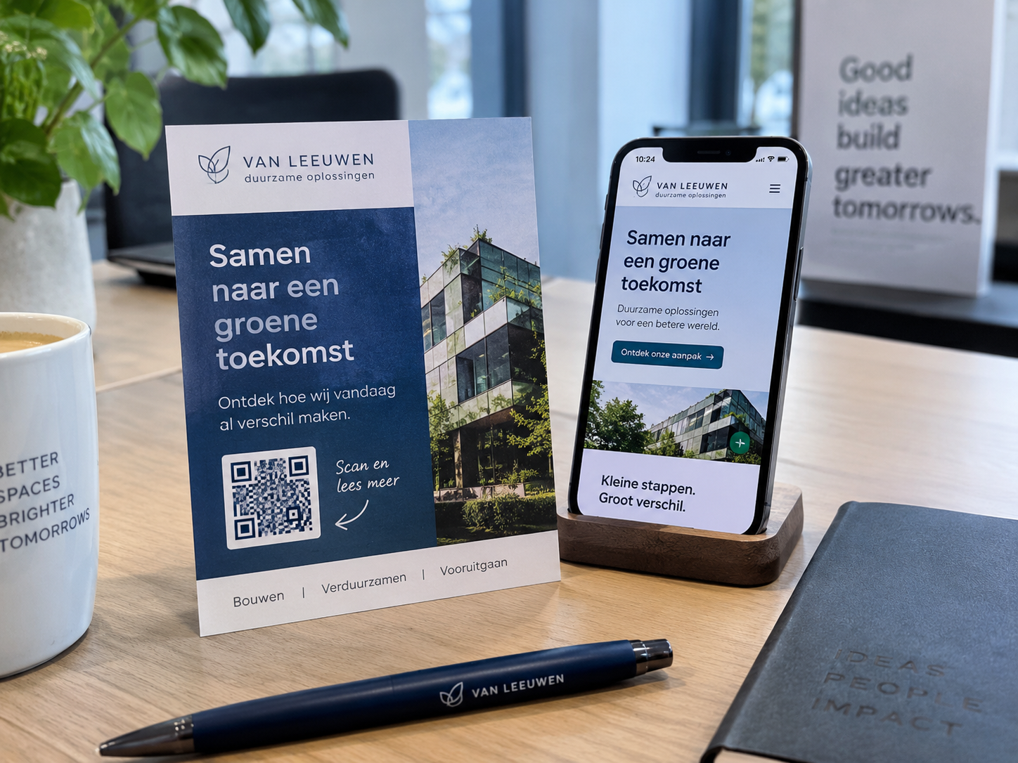 Zakelijke actiekaart met QR-code en smartphone die de fysieke campagne online vervolgt