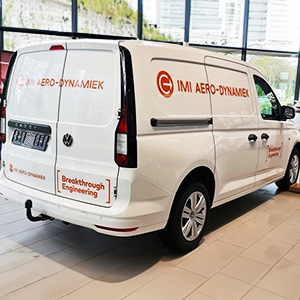 IMI Aero-Dynamiek bestelauto professioneel beletterd door SignDirect