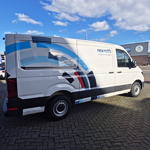 Rexroth bestelwagen met bedrijfsbelettering gerealiseerd door SignDirect