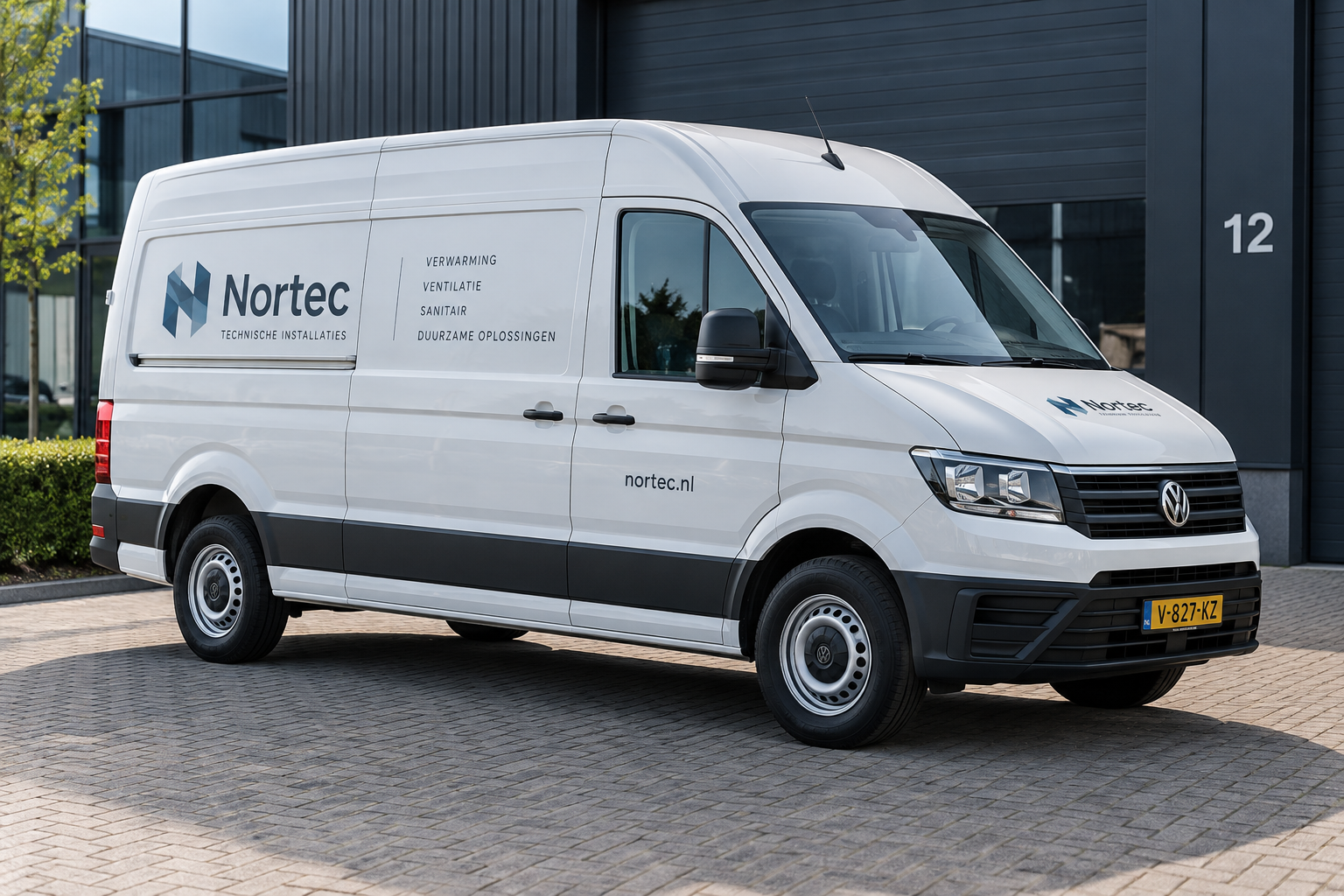 Volkswagen Crafter met subtiele zakelijke bedrijfsbelettering