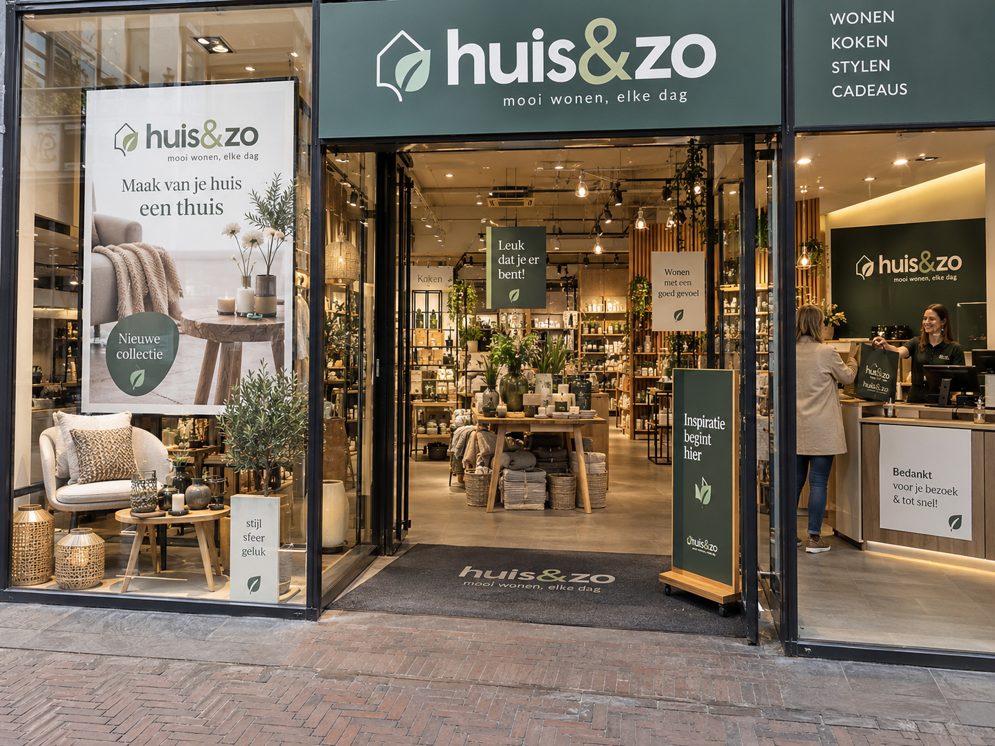 Moderne Nederlandse winkel met consistente etalage entree winkelvloer en kassacommunicatie