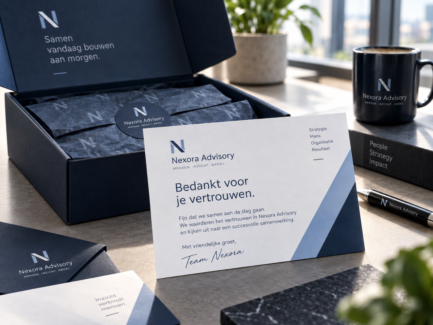 Professioneel bedrukte compliment card bij zakelijke verpakking met persoonlijke bedankboodschap